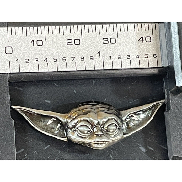 Star Wars The Mandalorian Baby Yoda Grogu Pewter Lapel Pin Head Shot Disney - Picture 8 of 8